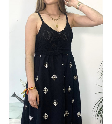 Vestido bordado negro